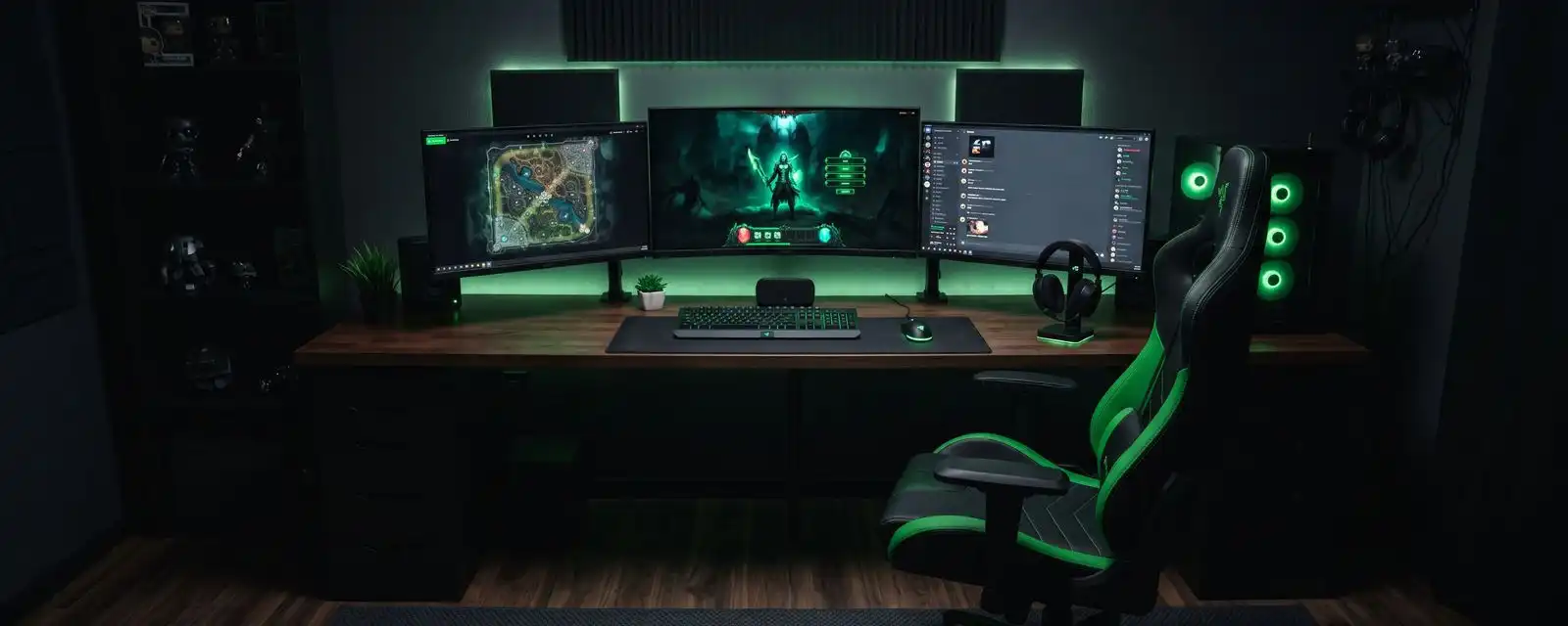 Pelituolit ja gaming-setup tummassa huoneessa